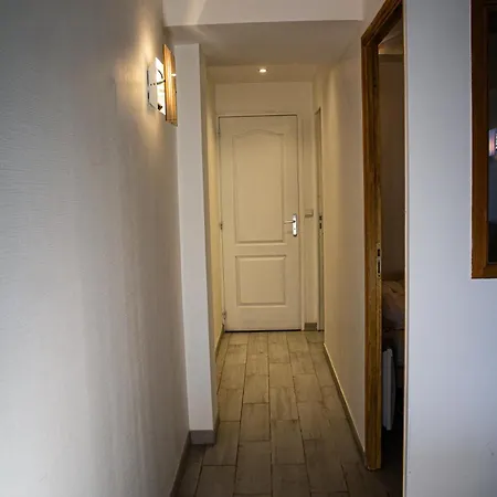 & Les Debuts Du 公寓 *